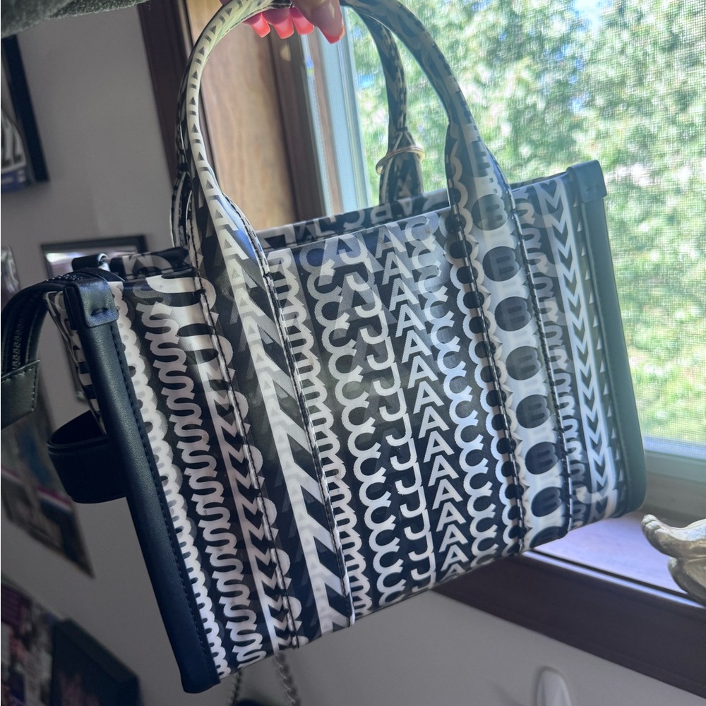 Marc Jacob's Tote Bag - Picture 4 of 4